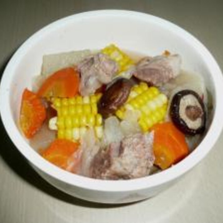 骨付き肉とゴロゴロ野菜のスープ